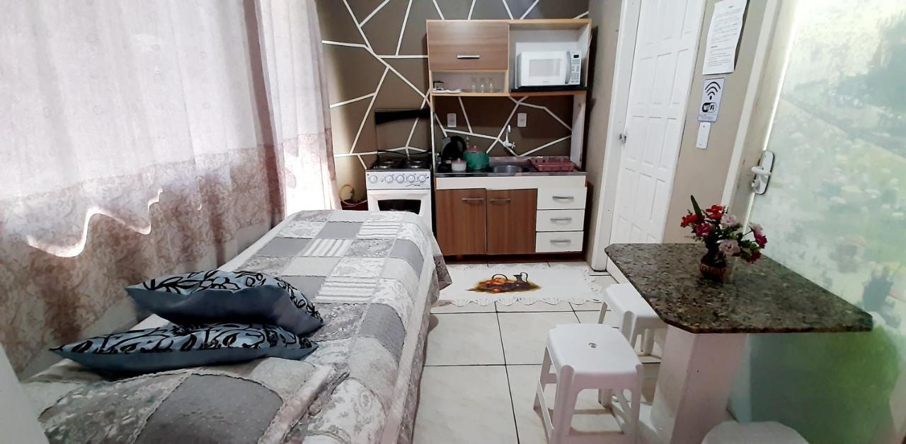 Kitnet K1 Em Torres-Rs - Na Mais Bela Praia Gaucha - Cozinha - Banheiro - Ar Condicionado - Smart Tv 32' - Wi-Fi - Anfitria Superhost No Bnb Dış mekan fotoğraf