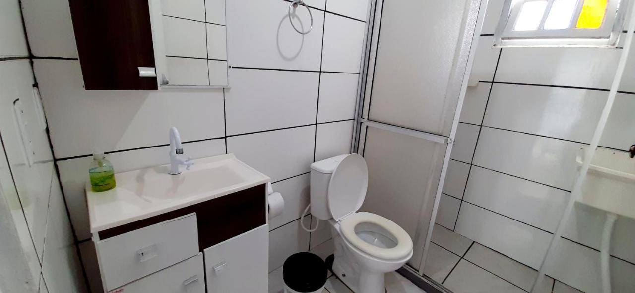 Kitnet K1 Em Torres-Rs - Na Mais Bela Praia Gaucha - Cozinha - Banheiro - Ar Condicionado - Smart Tv 32' - Wi-Fi - Anfitria Superhost No Bnb Dış mekan fotoğraf