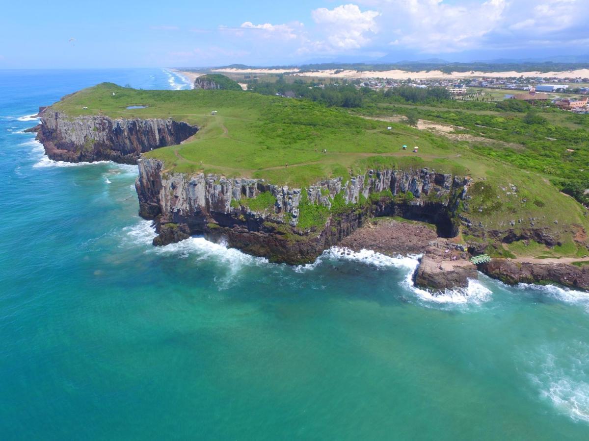 Kitnet K1 Em Torres-Rs - Na Mais Bela Praia Gaucha - Cozinha - Banheiro - Ar Condicionado - Smart Tv 32' - Wi-Fi - Anfitria Superhost No Bnb Dış mekan fotoğraf